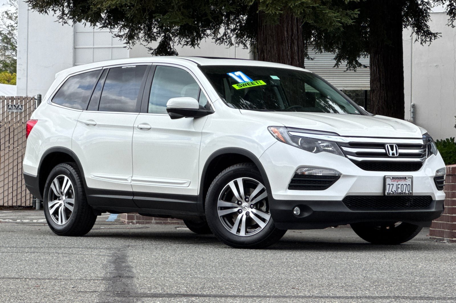 Used 2017 Honda Pilot EX-L image 2