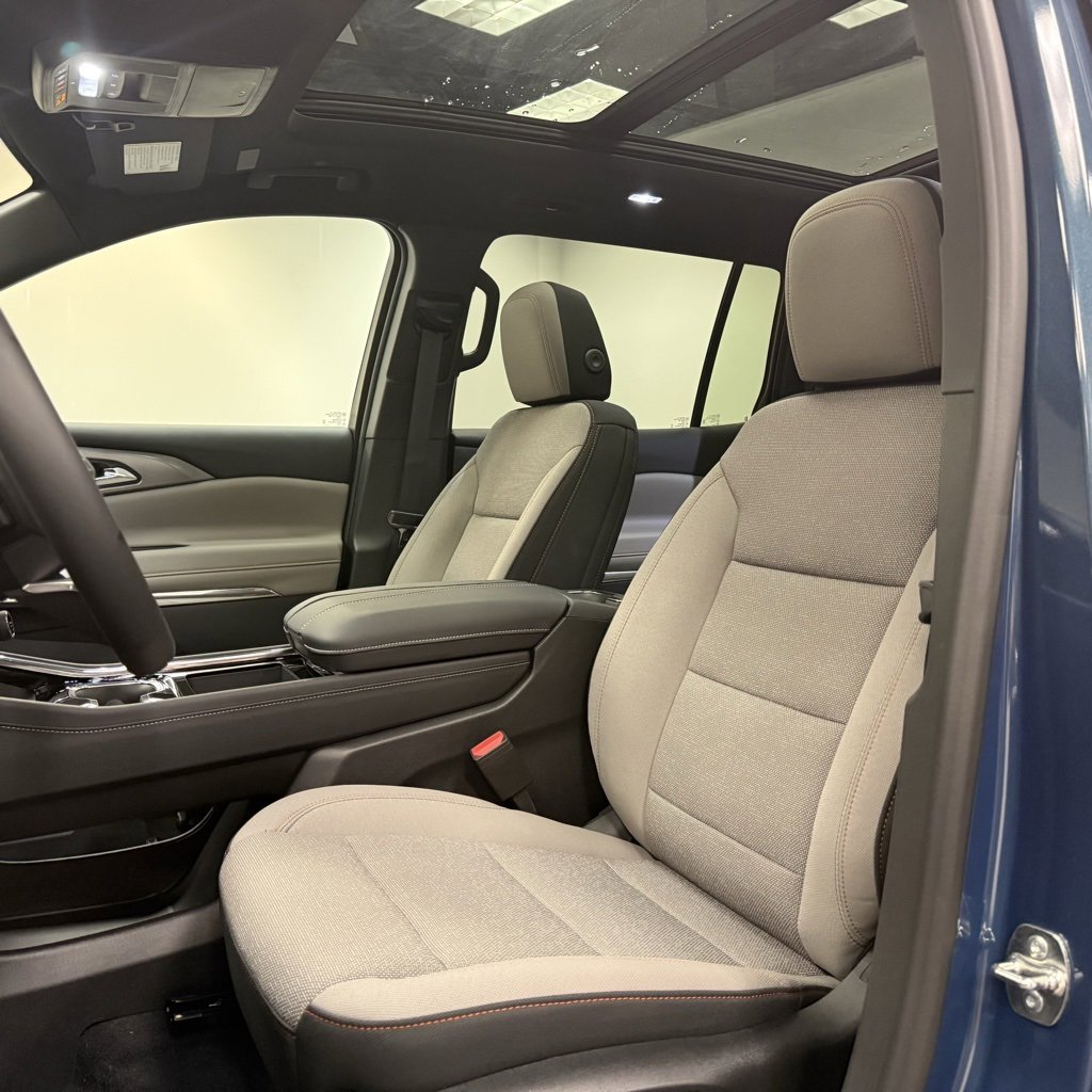 New 2026 Chevrolet Traverse LT w/ Sun and Wheel Package FWD image 24