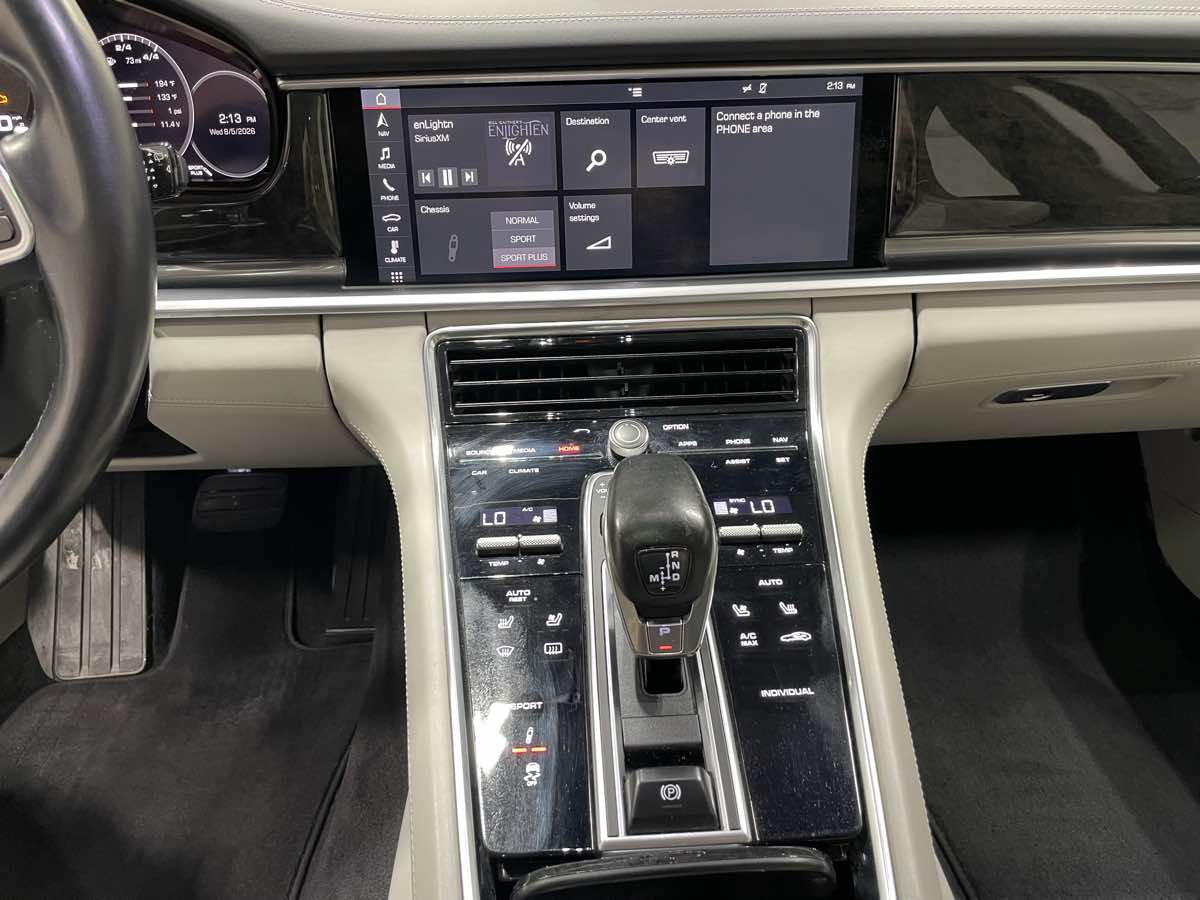 Used 2018 Porsche Panamera 4 w/ Premium Package AWD/4WD image 12