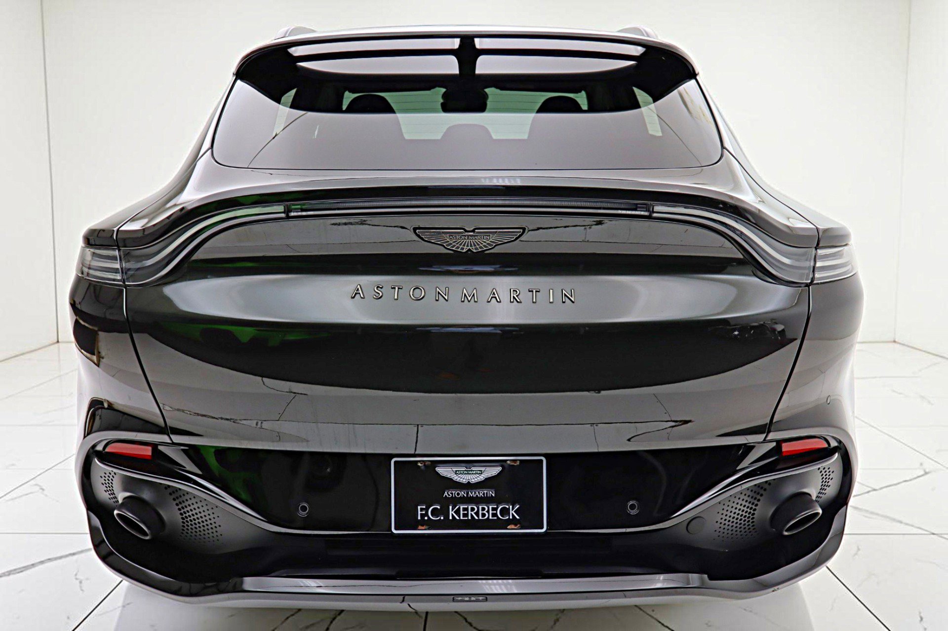 Used 2021 Aston Martin DBX AWD/4WD image 12