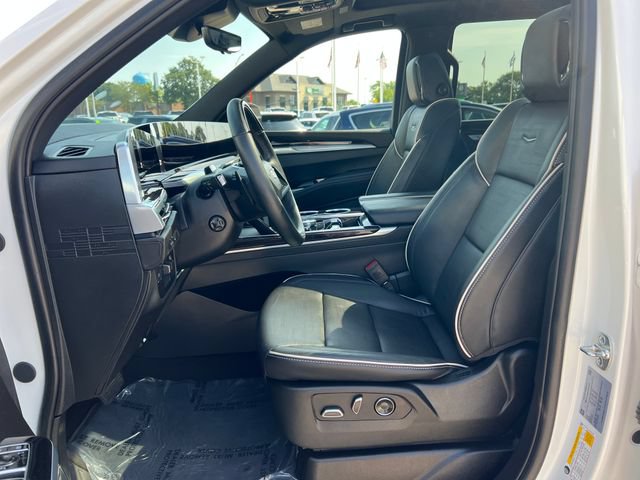 Certified 2025 Cadillac Escalade Premium Luxury AWD/4WD image 14