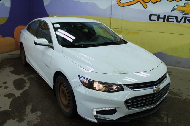 Used 2018 Chevrolet Malibu LT image 2
