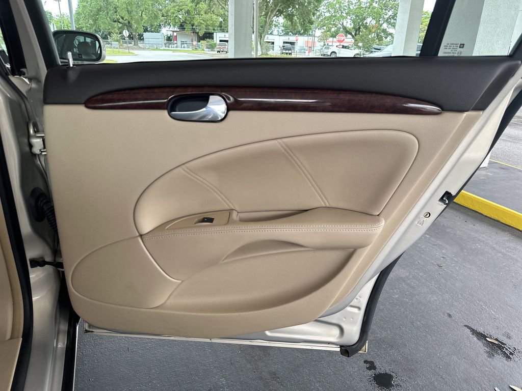 Used 2007 Buick Lucerne CXL w/ Luxury Package FWD image 31