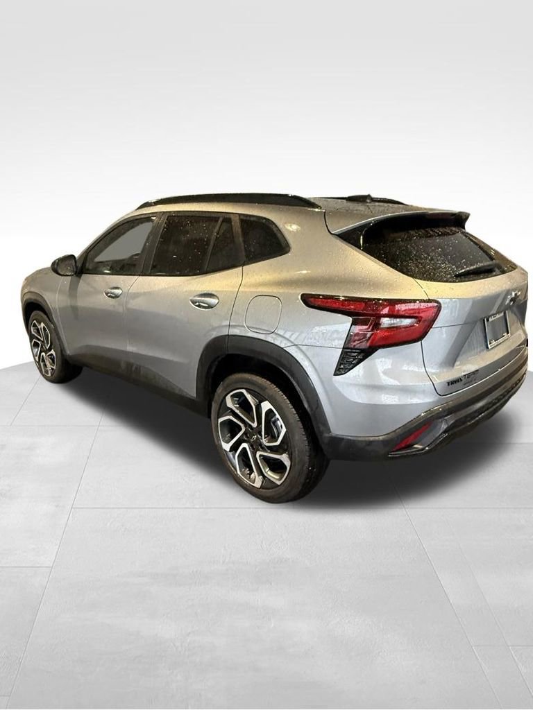 Used 2024 Chevrolet Trax RS w/ Sunroof Package image 4