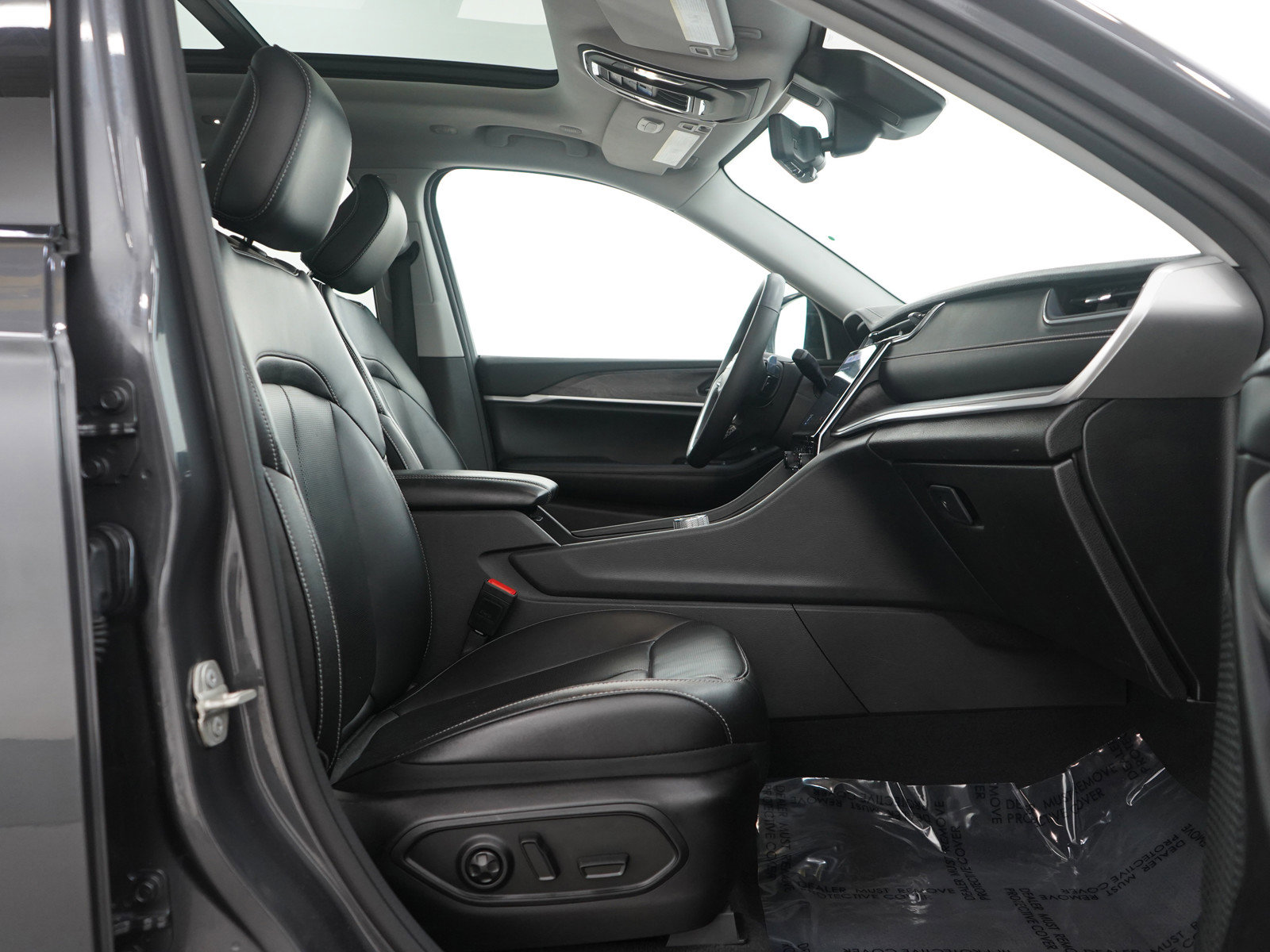 Used 2023 Jeep Grand Cherokee L Limited w/ Luxury Tech Group II image 11