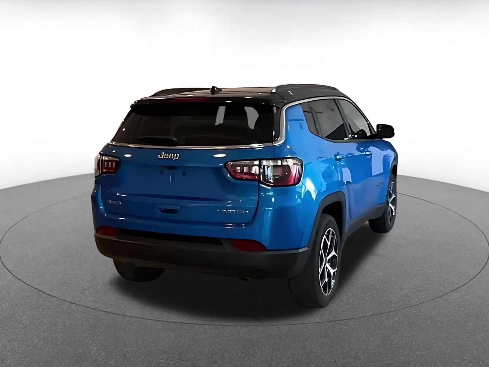 Used 2025 Jeep Compass Limited AWD/4WD image 3