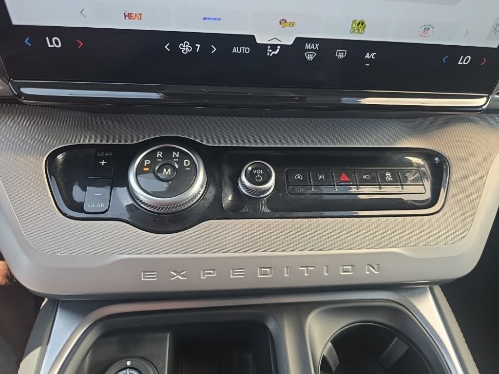 Used 2025 Ford Expedition Max Active AWD/4WD image 23