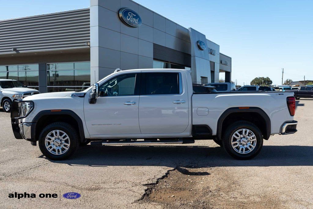 Used 2024 GMC Sierra 2500 SLT w/ SLT Premium Package image 10