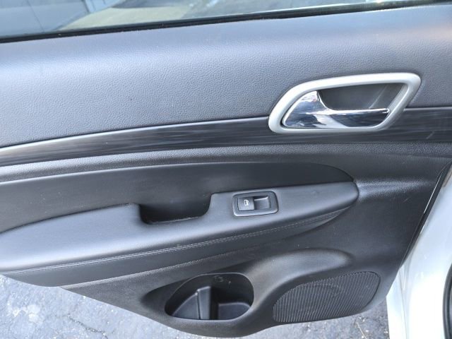 Used 2021 Jeep Grand Cherokee Laredo X image 18