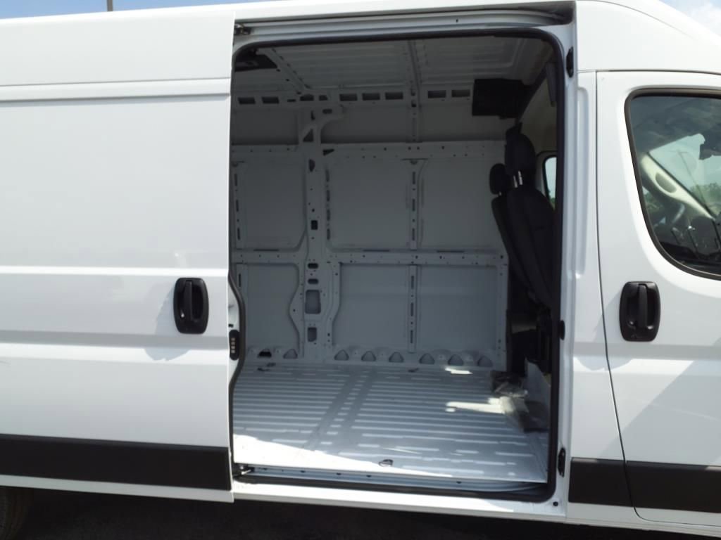 New 2024 RAM ProMaster 3500 w/ Premium Convenience Group image 16
