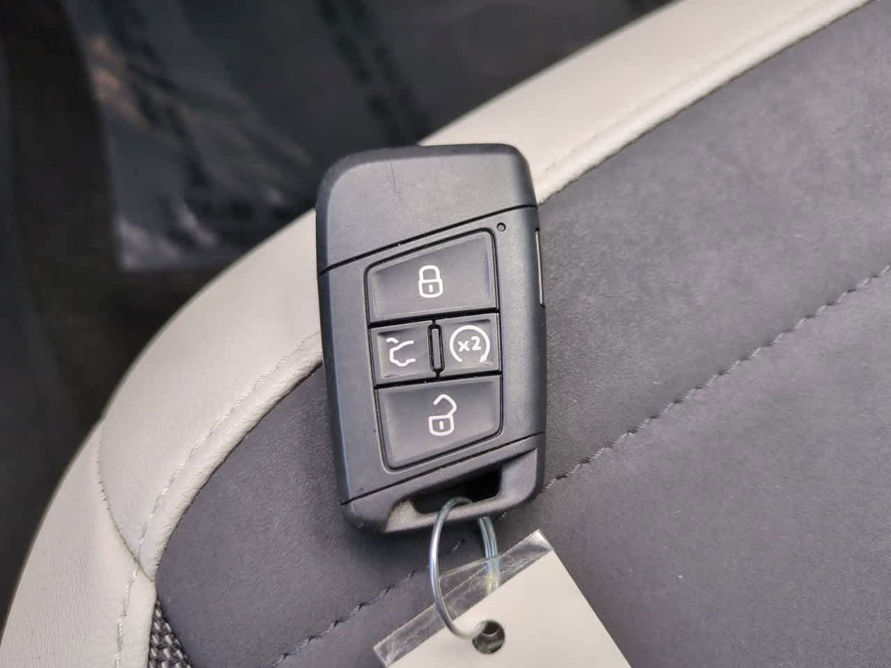 Used 2025 Volkswagen Taos SE AWD/4WD image 27