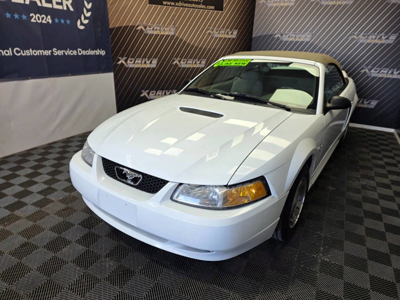 Used 2000 Ford Mustang Base 2dr Convertible RWD image 3