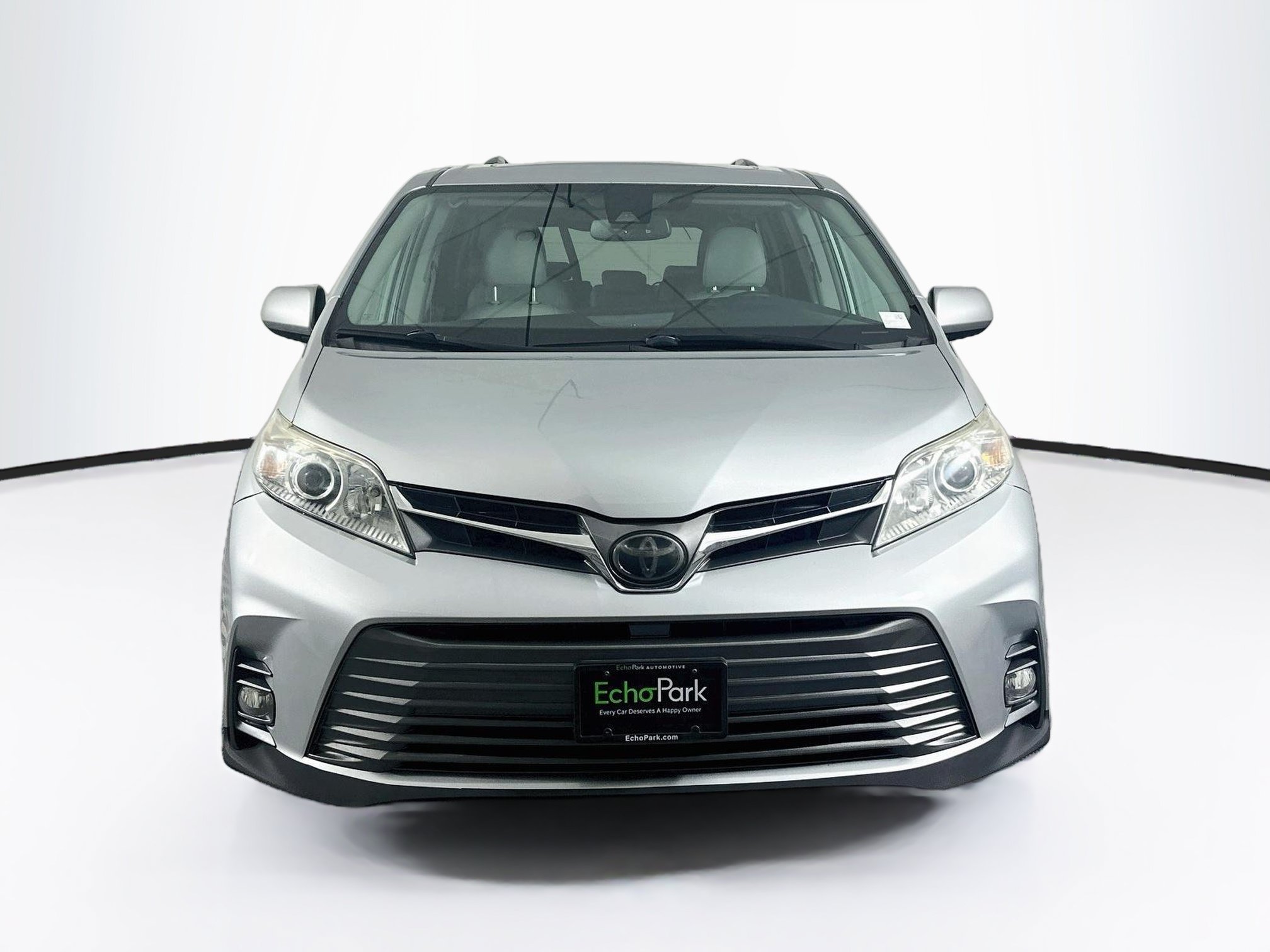 Used 2019 Toyota Sienna XLE FWD image 2