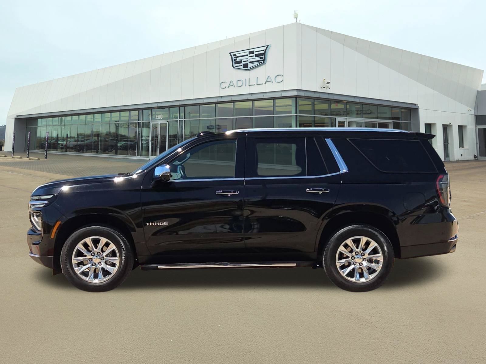 Used 2025 Chevrolet Tahoe Premier AWD/4WD image 3