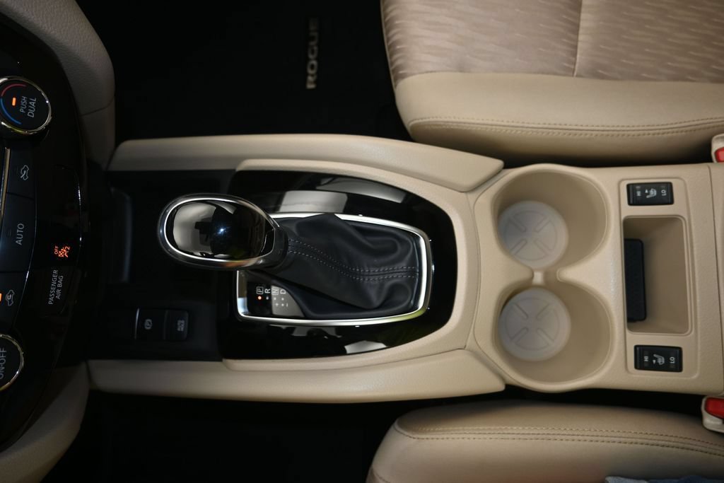 Used 2019 Nissan Rogue SV w/ Premium Package FWD image 18