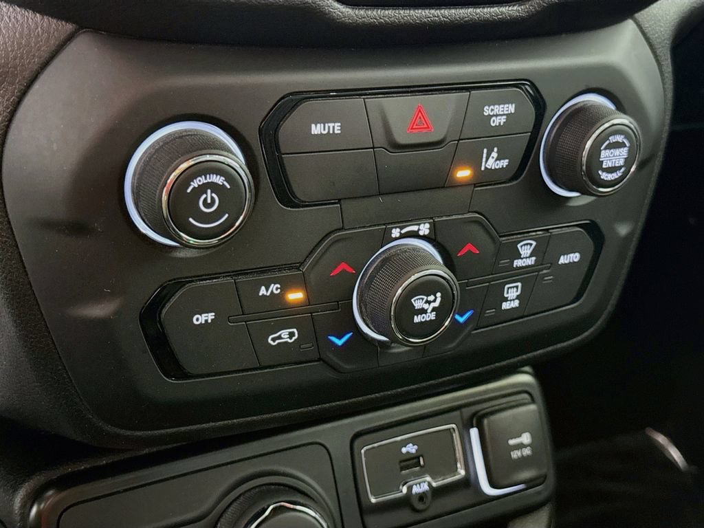 Used 2023 Jeep Renegade Latitude AWD/4WD image 10