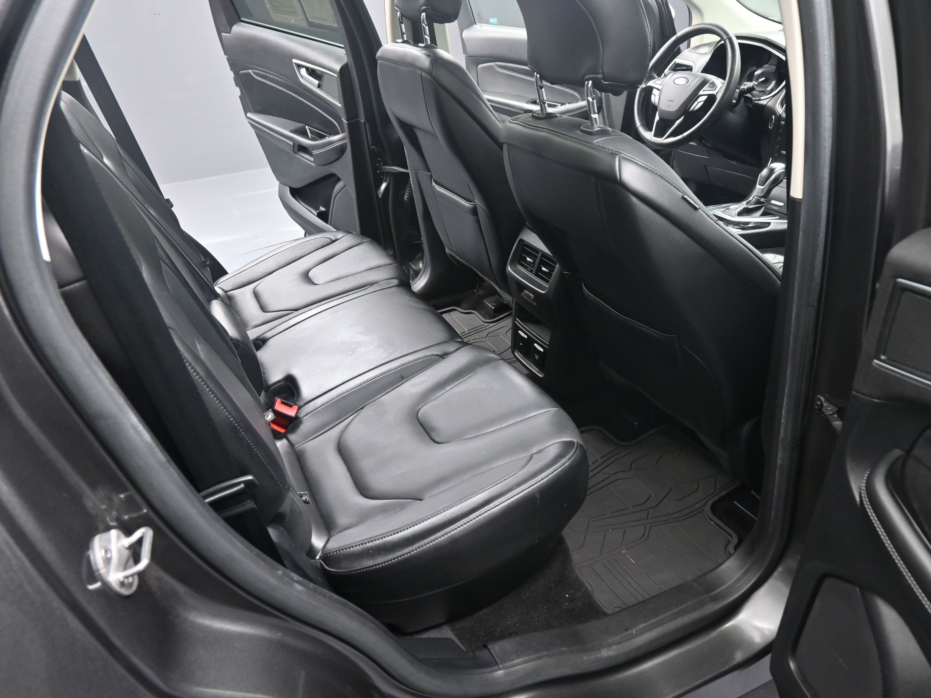 Used 2016 Ford Edge Titanium w/ Equipment Group 301A AWD/4WD image 19