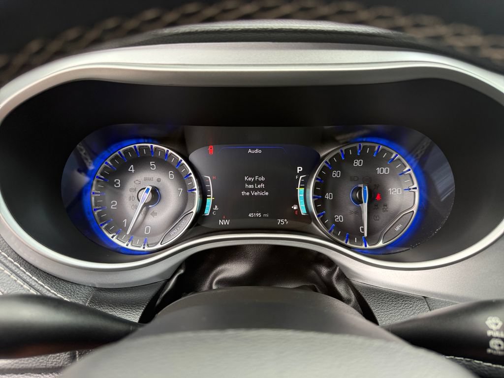 Used 2021 Chrysler Pacifica Touring-L w/ Premium & Safety Sphere Group AWD/4WD image 22