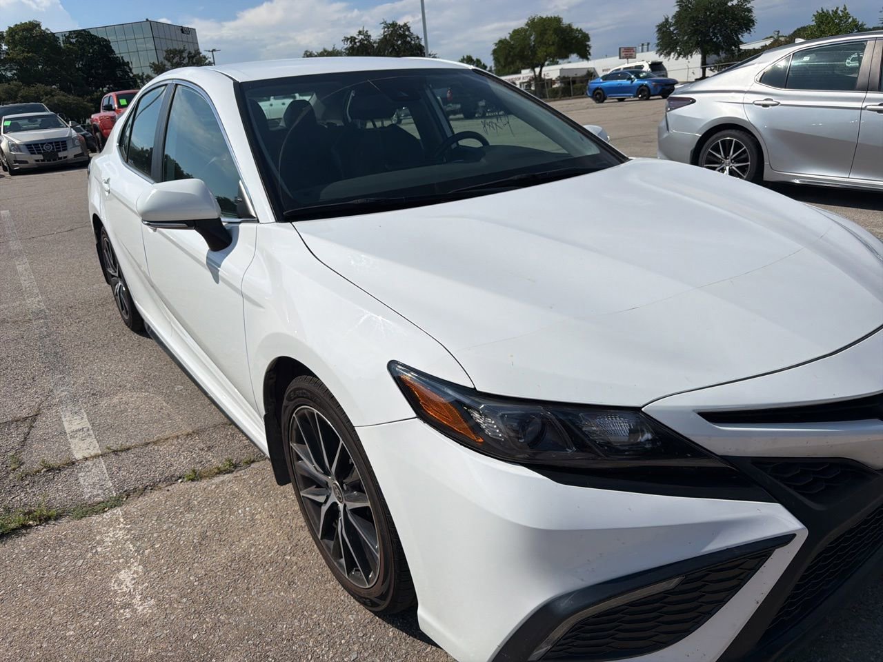 Used 2024 Toyota Camry SE FWD image 3