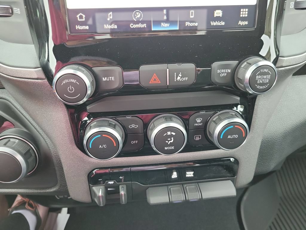 New 2024 RAM 2500 Tradesman w/ Safety Group AWD/4WD image 18