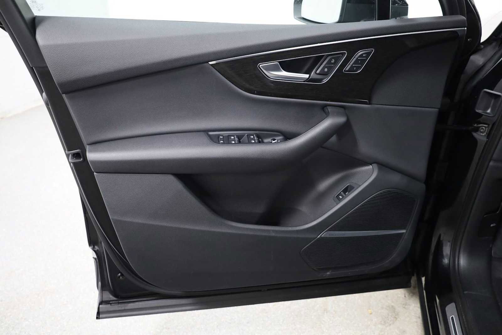 Used 2022 Audi Q7 Premium Plus image 16