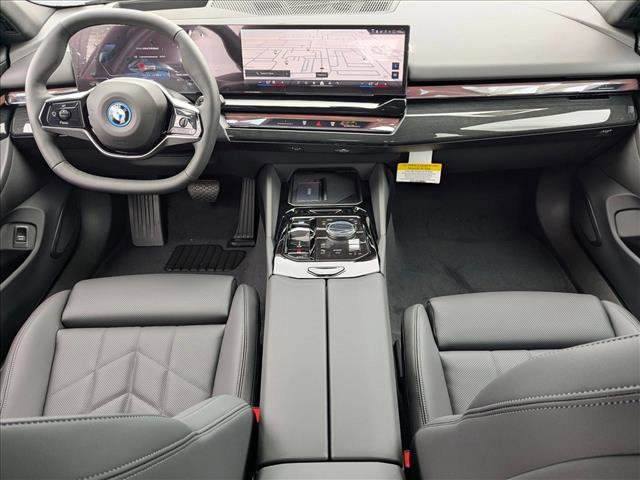 Used 2025 BMW i5 eDrive40i w/ Premium Package image 14