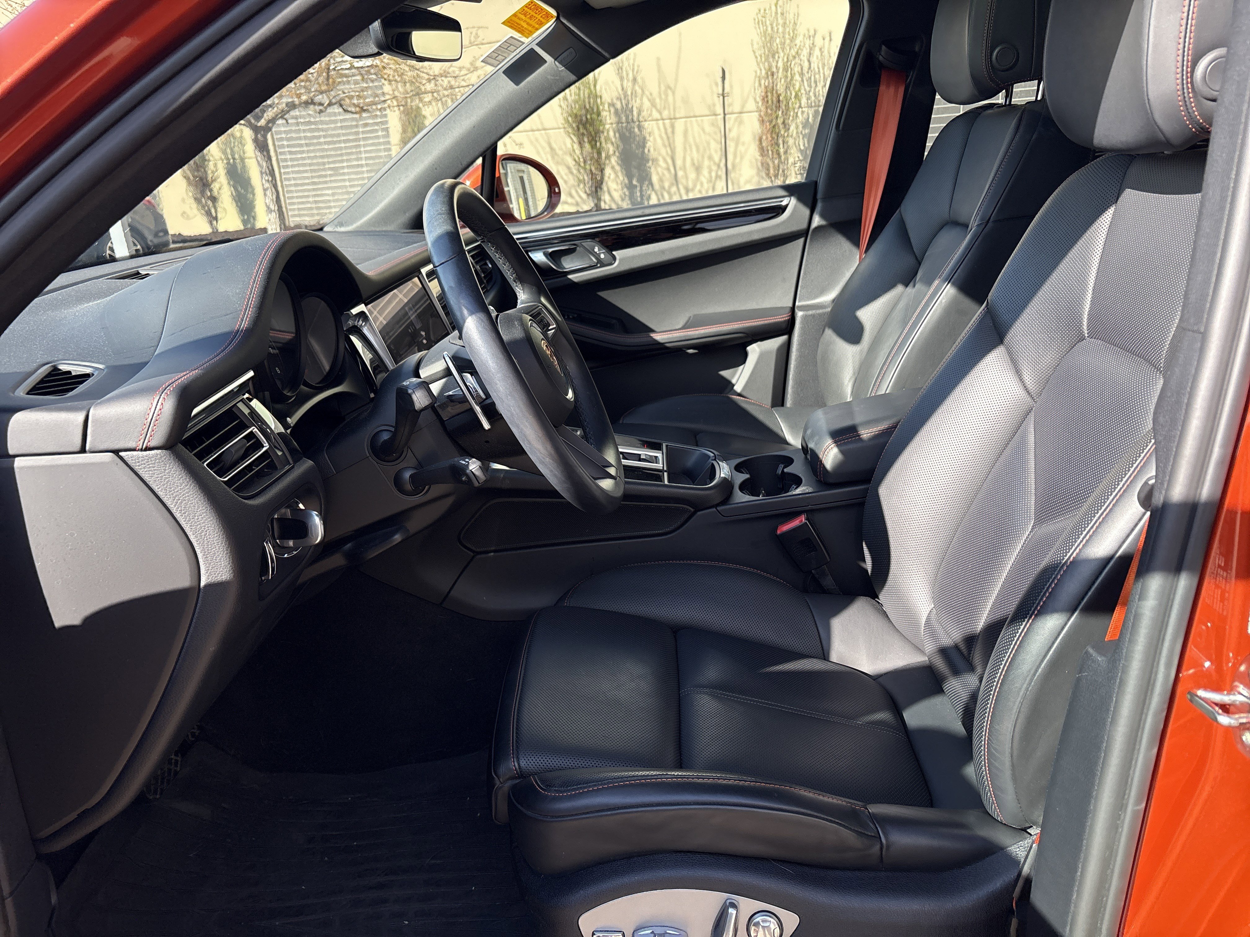 Used 2024 Porsche Macan Turbo image 16