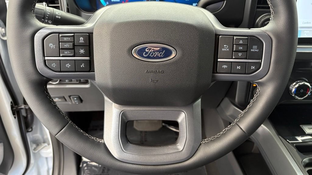 New 2026 Ford F250 Lariat w/ Black Appearance Package AWD/4WD image 34
