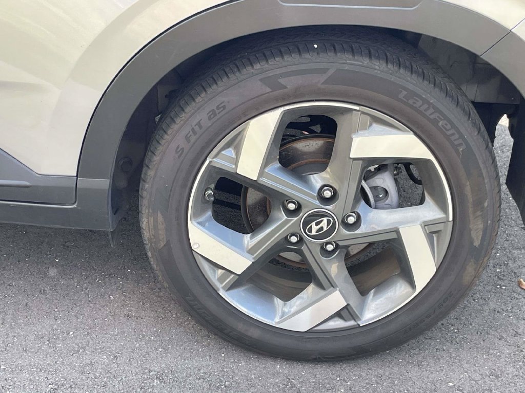 Used 2025 Hyundai Venue SEL FWD image 9