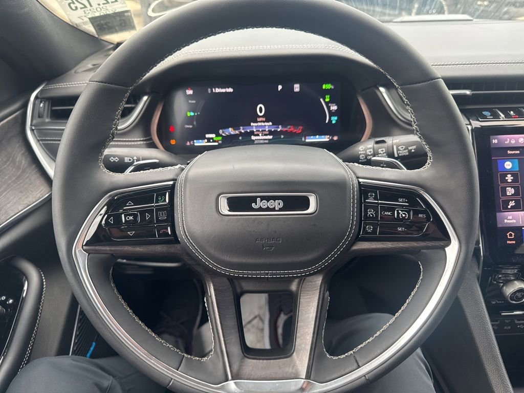 Used 2023 Jeep Grand Cherokee Overland image 14