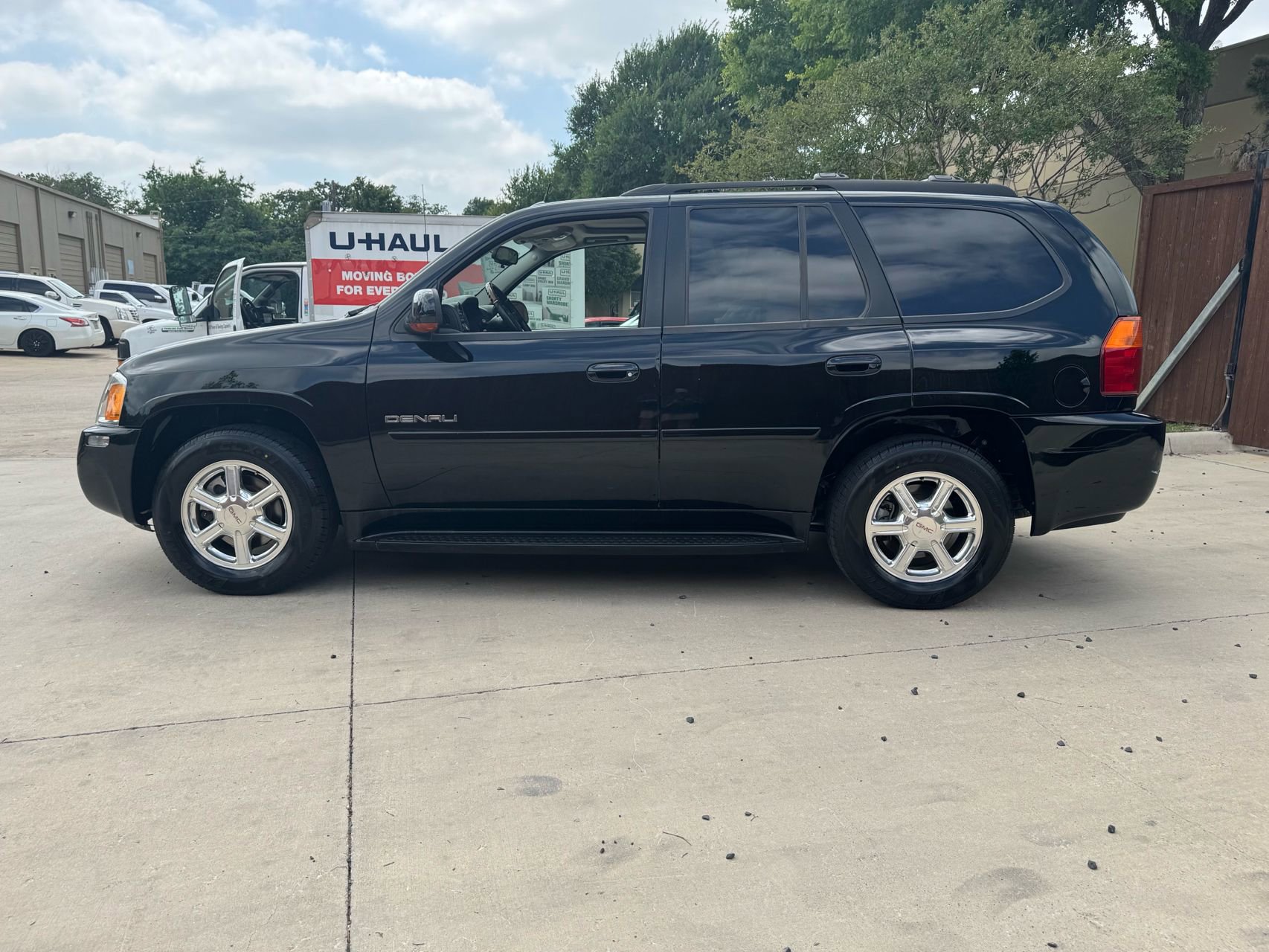 Used 2005 GMC Envoy Denali RWD image 4