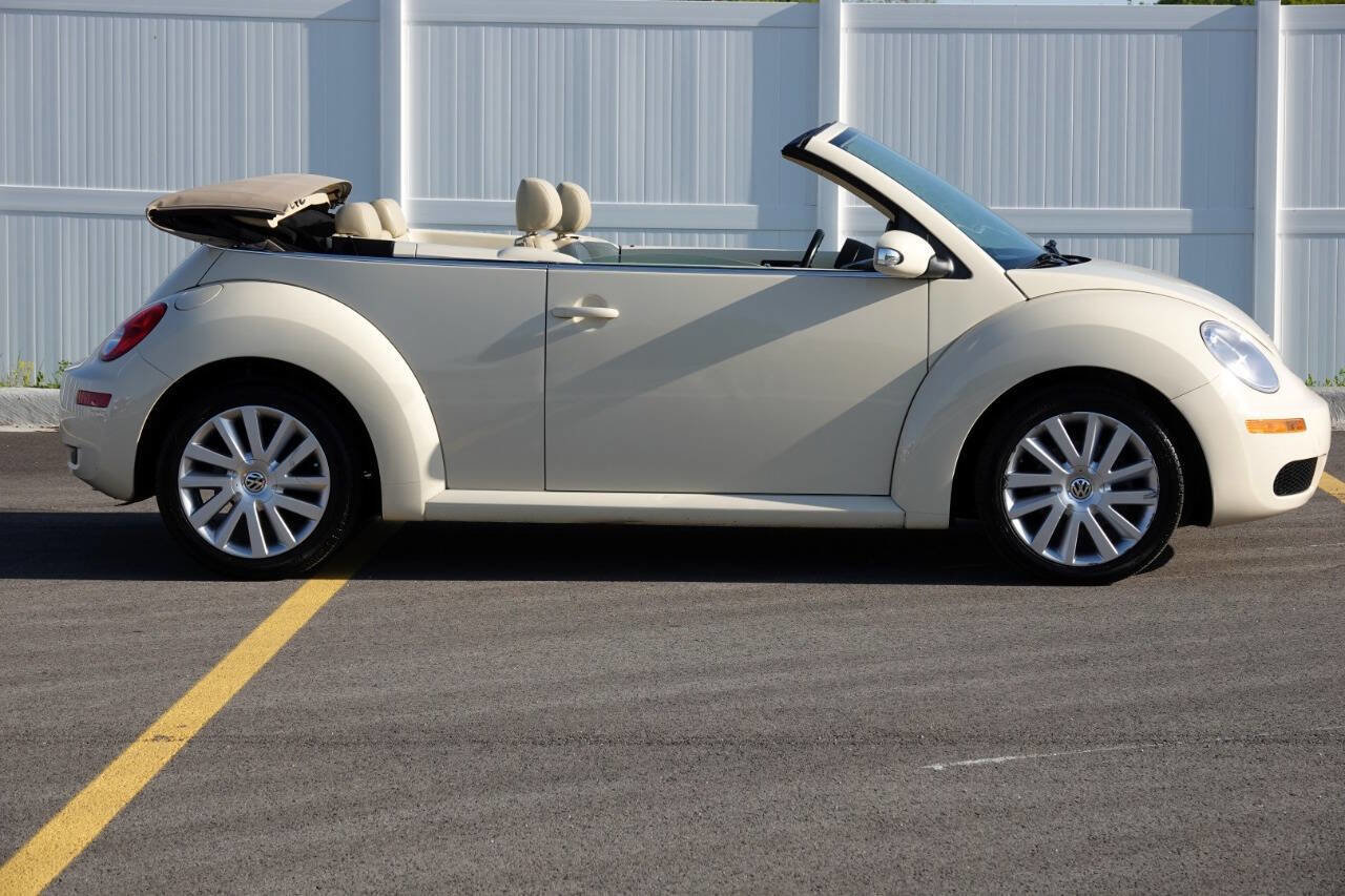 Used 2008 Volkswagen Beetle SE FWD image 18
