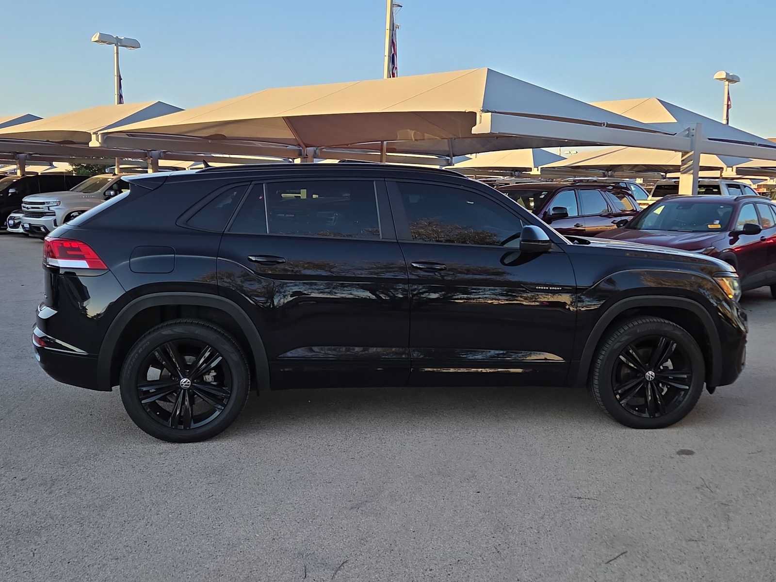 Used 2023 Volkswagen Atlas Cross Sport SEL R-Line AWD/4WD image 9