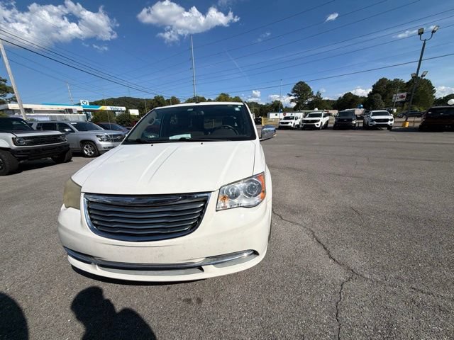 Used 2011 Chrysler Town & Country Limited FWD image 4