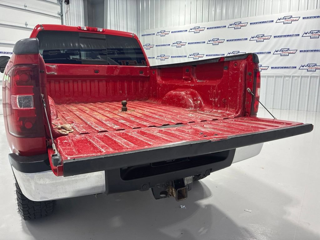 Used 2011 Chevrolet Silverado 2500 LT w/ Interior Plus Package AWD/4WD image 6