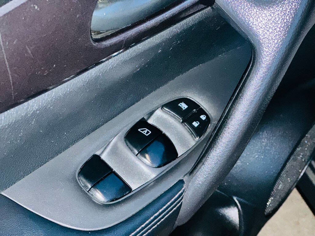 Used 2017 Nissan Rogue Sport S w/ S Appearance Package image 12