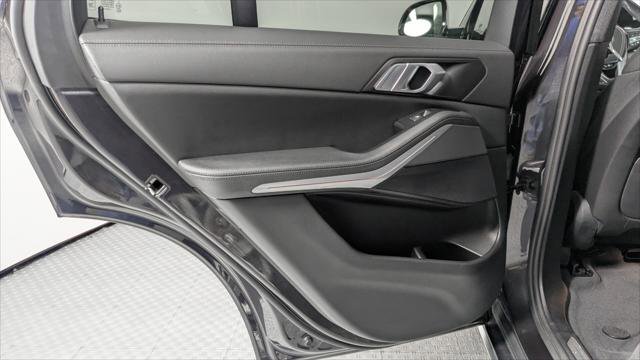 Used 2021 BMW X5 xDrive40i w/ Parking Assistance Package AWD/4WD image 13