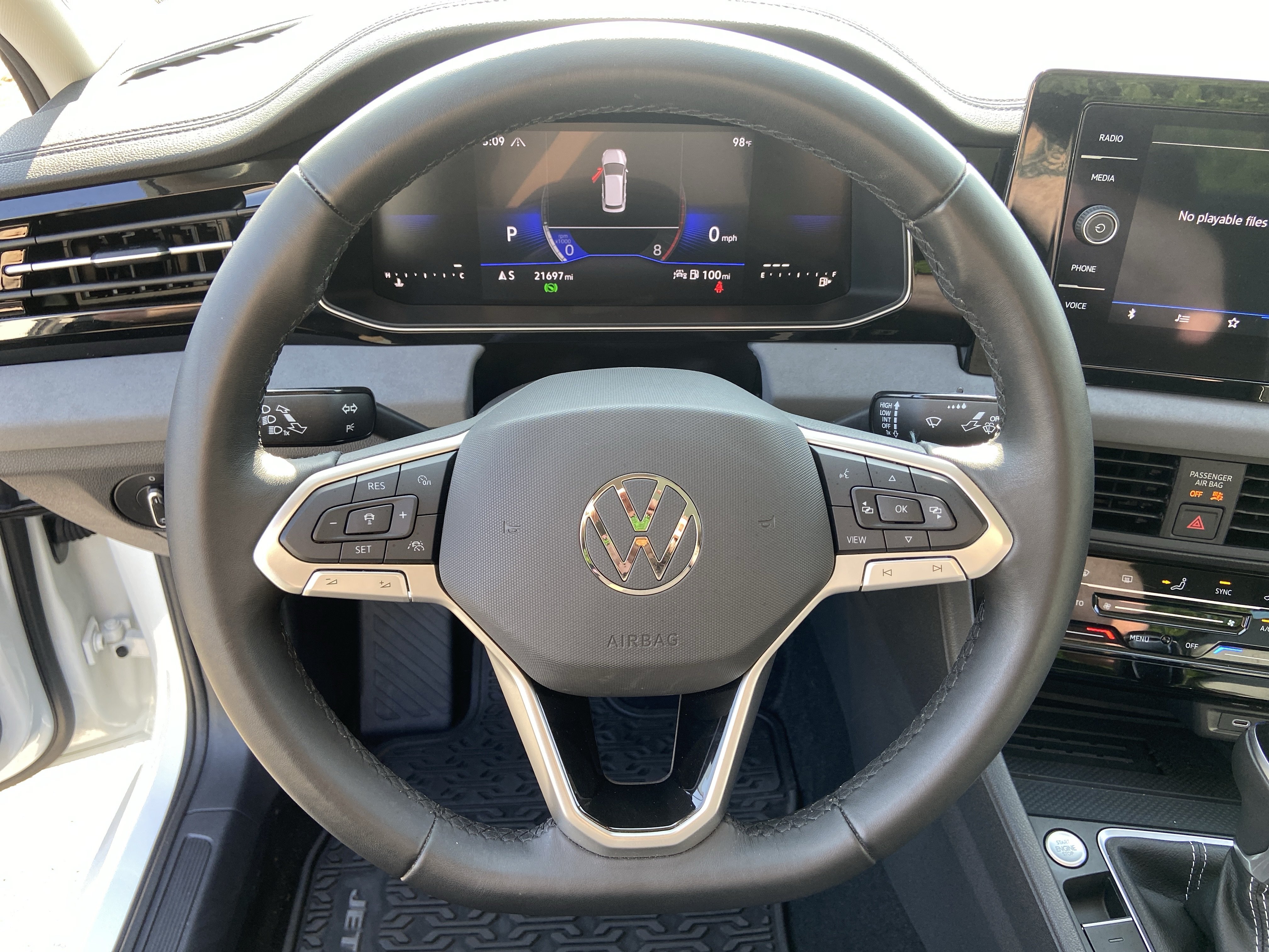 Used 2025 Volkswagen Jetta SE FWD image 13