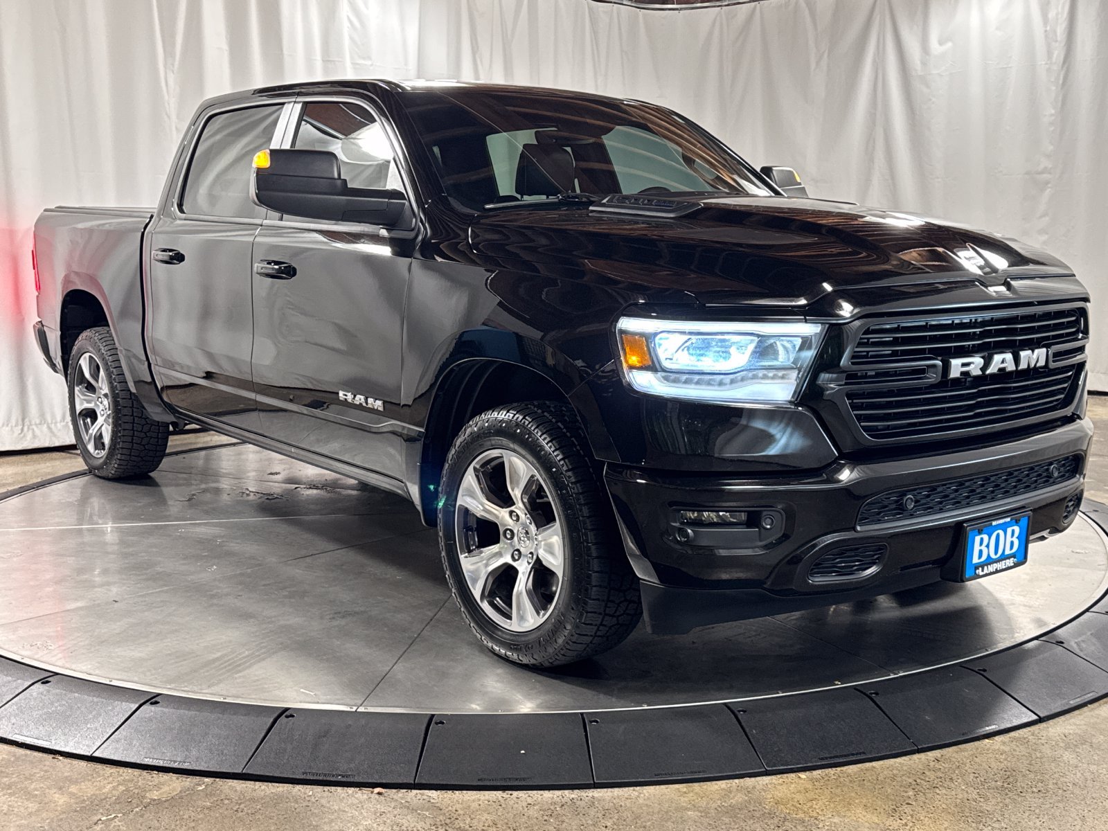Used 2024 RAM 1500 Laramie AWD/4WD image 7