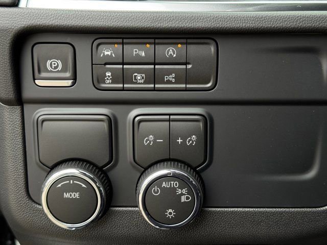 New 2026 Chevrolet Suburban LS RWD image 18