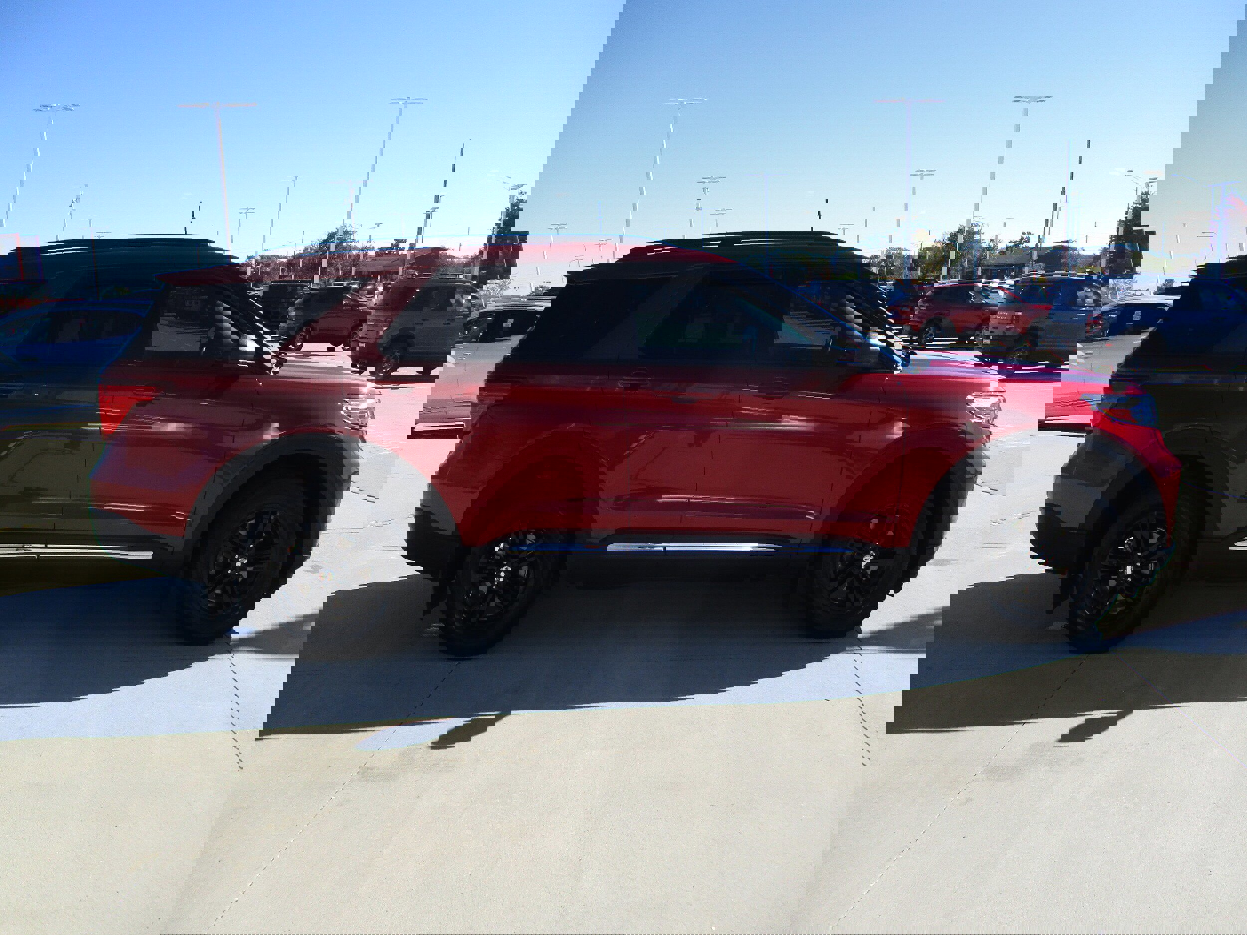 Used 2023 Ford Explorer XLT image 8