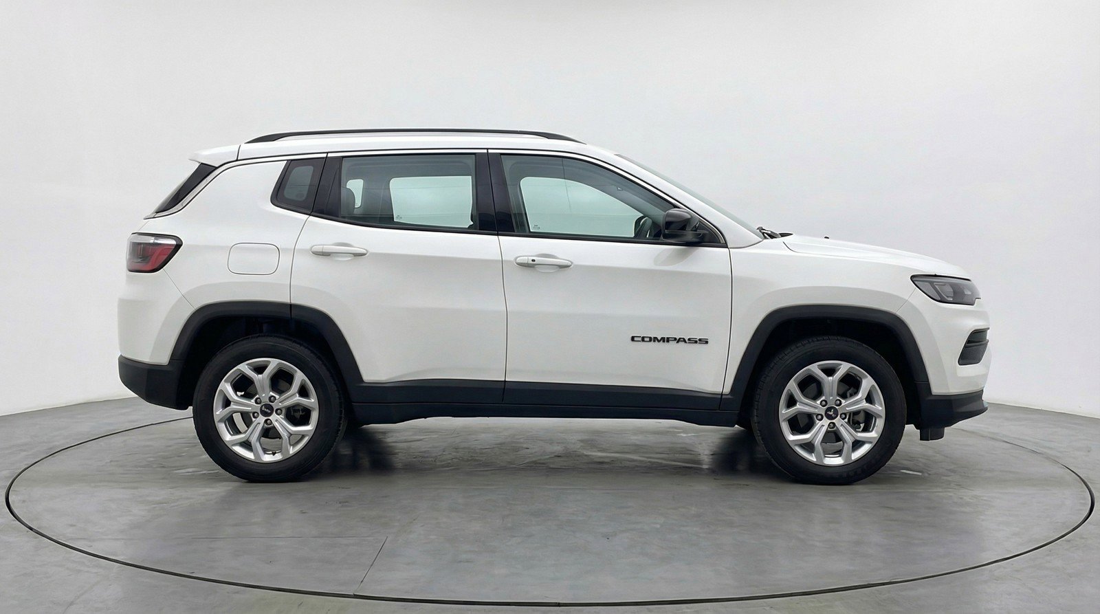 Used 2025 Jeep Compass Latitude image 11