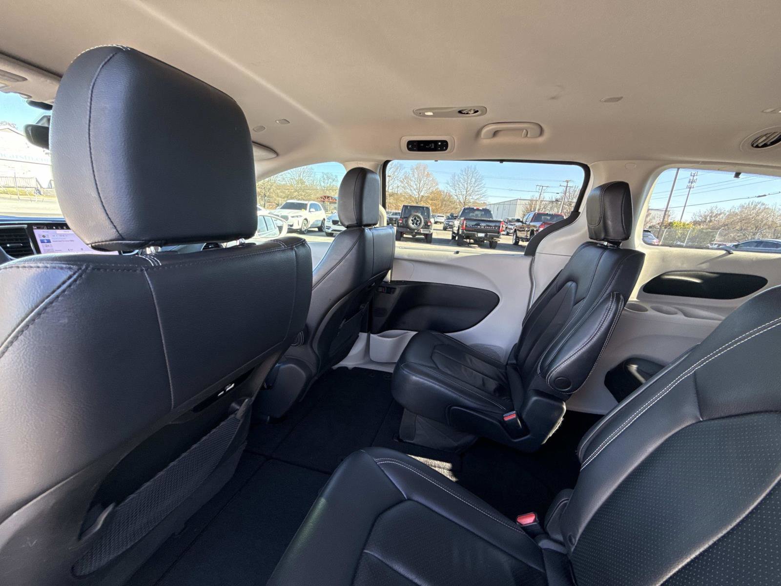 Certified 2022 Chrysler Pacifica Touring-L image 19