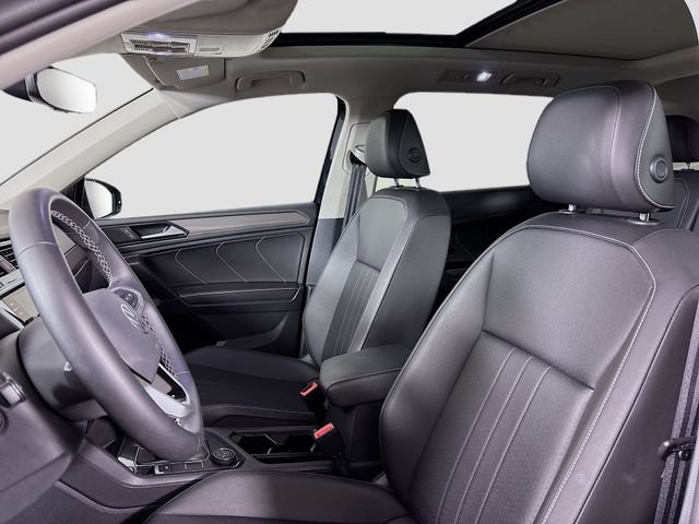 Certified 2023 Volkswagen Tiguan SE w/ Panoramic Sunroof Package AWD/4WD image 24