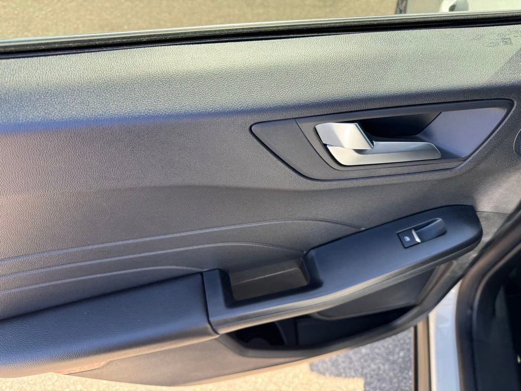 New 2025 Ford Escape SE w/ PHEV Premium Package FWD image 16
