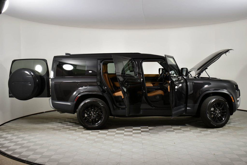 Used 2024 Land Rover Defender 130 S image 8