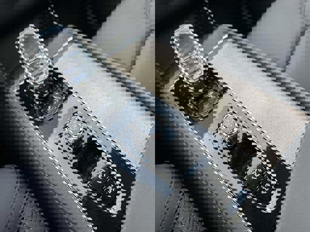 New 2025 Volvo XC90 T8 Plus w/ Protection Package Premier image 6