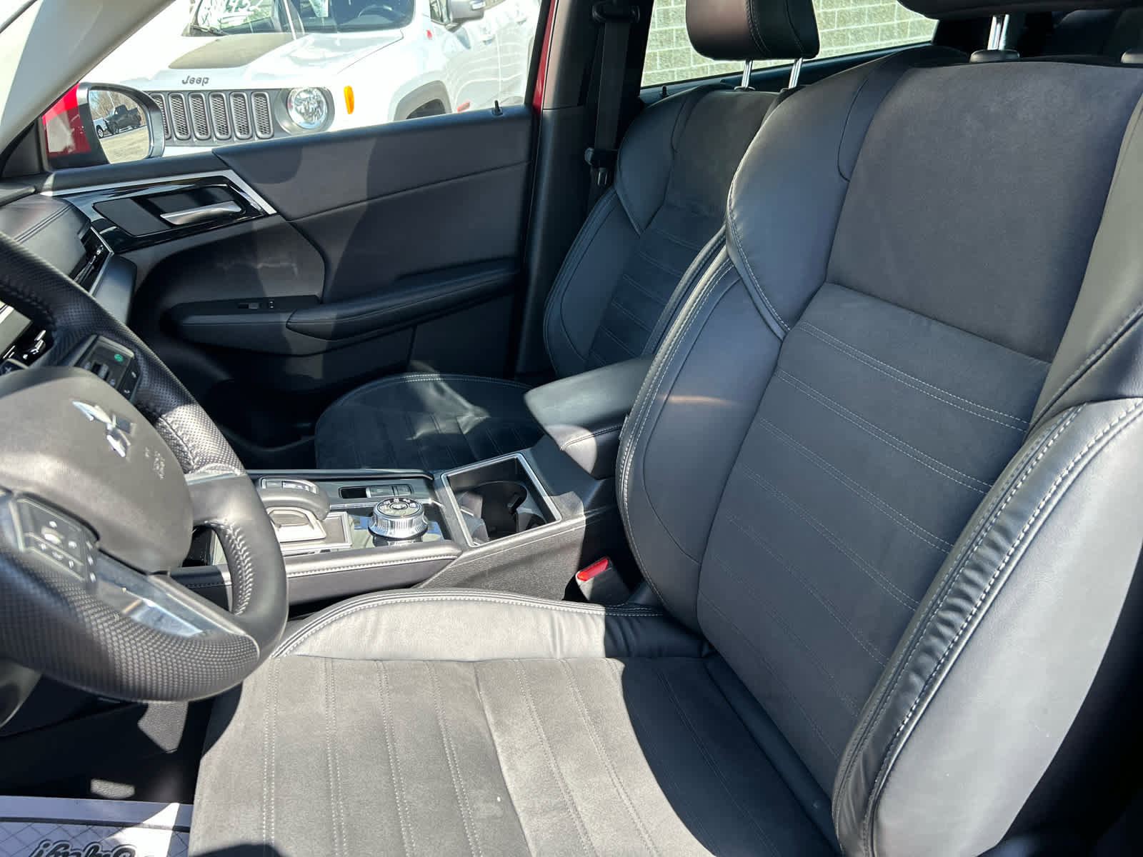 Used 2023 Mitsubishi Outlander SE AWD/4WD image 13