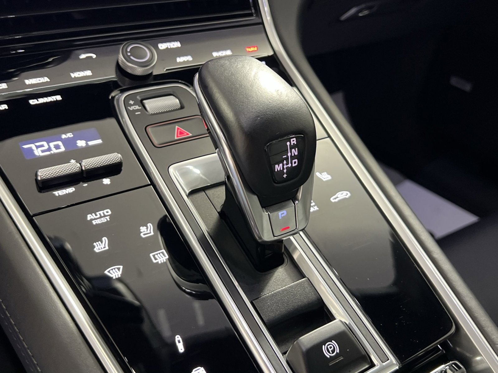 Used 2020 Porsche Panamera GTS image 21