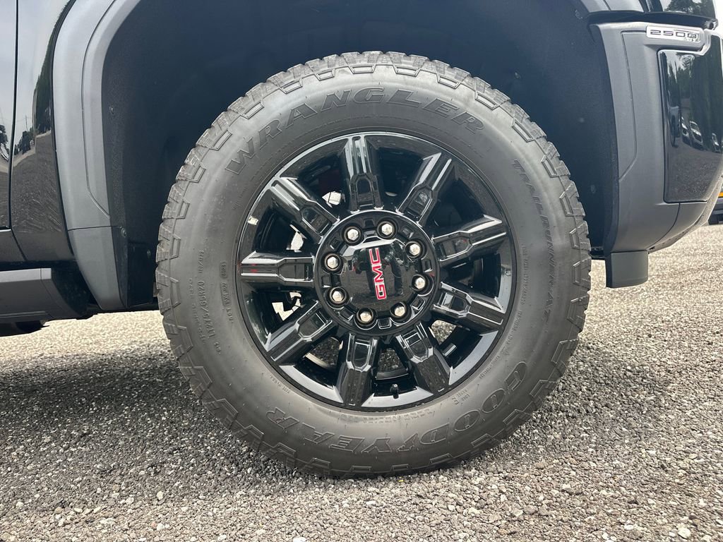 Used 2025 GMC Sierra 2500 AT4 w/ AT4 Premium Plus Package AWD/4WD image 13